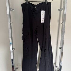 NWT Alo Yoga Megastar Cargo Pant Low Rise Black Size S